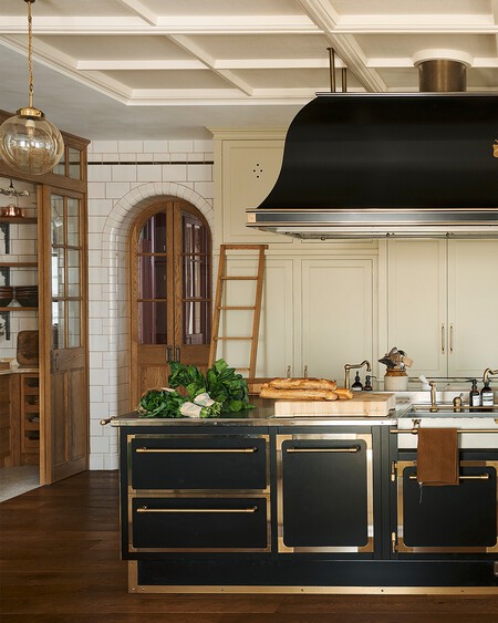 Take A Look At This For A Centrepiece The Huge Officine Gullo Island Provides A Place For Prepp