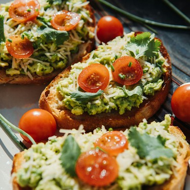 Si tienes la tensión alta, estos alimentos recomendados por una doctora pueden ayudarte a bajarla