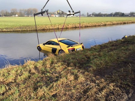 ¿Cuál es la mejor manera de bañar 610 caballos de una vez? Hunde tu Audi R8 V10 Plus en un río