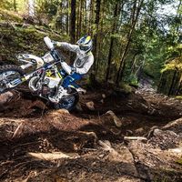 La fiebre dos tiempos inyección se extiende en Husqvarna con dos nuevos modelos de Enduro