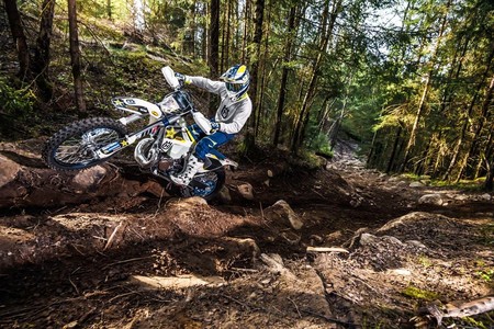 La fiebre dos tiempos inyección se extiende en Husqvarna con dos nuevos modelos de Enduro