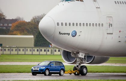 Volkswagen Touareg vs Boeing 747