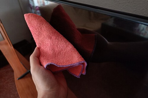 No hace falta ser científico ni astronauta para limpiar tu Smart TV, pero si no tomas estas precauciones puedes acabar cargándotela 