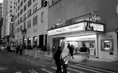 Camino a la inversa: Netflix toma el control de un icónico cine de Nueva York para proyectar sus películas