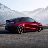 Parece una locura, pero es ciencia: la madera y el corcho protegen mejor las baterías de los coches eléctricos que el aluminio. Y lo han probado en un Tesla