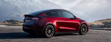 Parece una locura, pero es ciencia: la madera y el corcho protegen mejor las baterías de los coches eléctricos que el aluminio. Y lo han probado en un Tesla