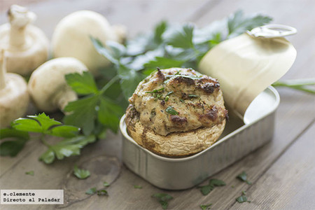 Champiñones rellenos de ricotta y crema de sardinas. Receta