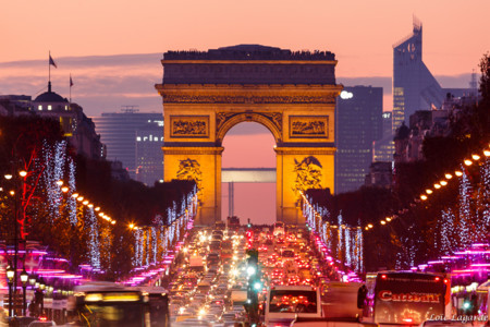 Los Campos Elíseos y otros planes por los que París enamora en Navidad