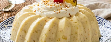 Cómo hacer una gelatina de piña colada con un toque de ron: necesitas 1 lata de piña en almíbar, queda cremosita y en pocos minutos
