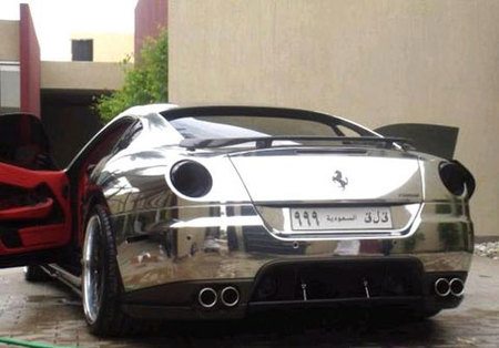 ¡OMFG! ¡Un Ferrari 599 GTB Fiorano cromado!