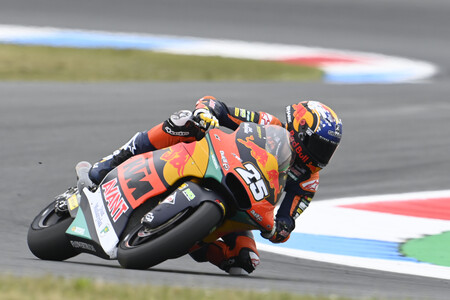 Raúl Fernández bate a Remy Gardner en Assen para conseguir su cuarta pole position en Moto2