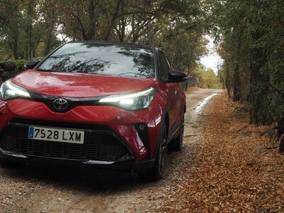 Lluvia, barro y lágrimas de eficiencia para poner a prueba el emblema GR SPORT del Toyota C-HR Electric Hybrid 