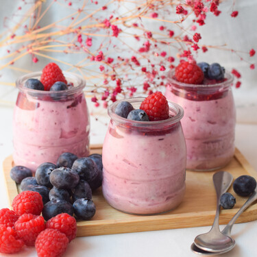 Mousse de frutos rojos, receta fácil de un postre irresistible, de textura ligera pero sabor intenso