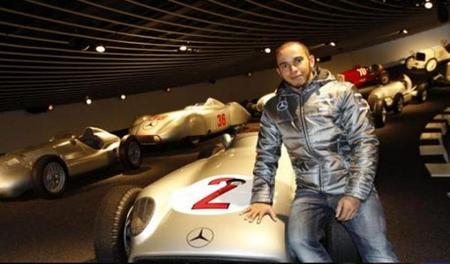 Lewis Hamilton aparece oficialmente como piloto de Mercedes AMG