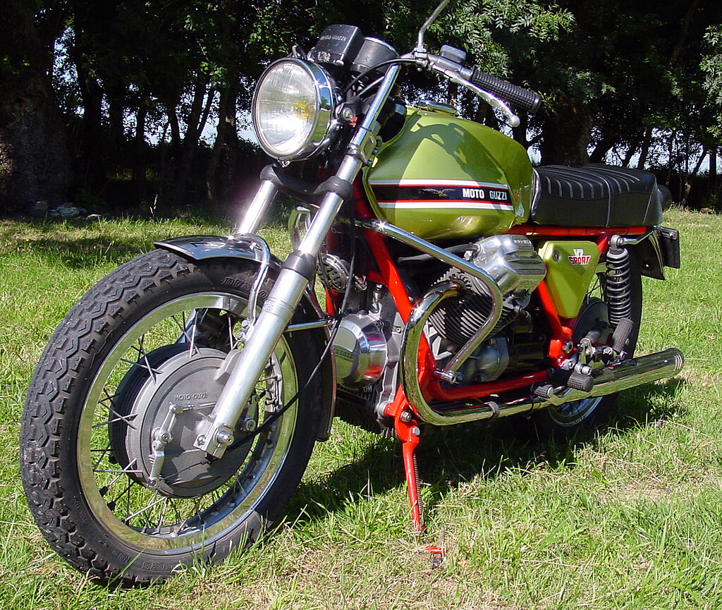 Hace 55 años, un ingeniero se encerró en su sótano para crear una moto con apodo de perro: fue el renacer de Moto Guzzi