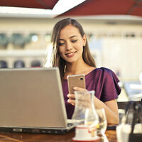 El teletrabajo ha creado una tendencia que no hemos visto venir: el auge de los WFH Husband devuelve a las mujeres a la oficina