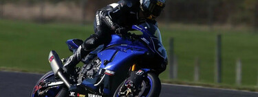 Se saltó un semáforo en rojo con su Yamaha R1. Ahora se ha quedado sin moto, con una multa épica y exiliado de las carreteras dos años