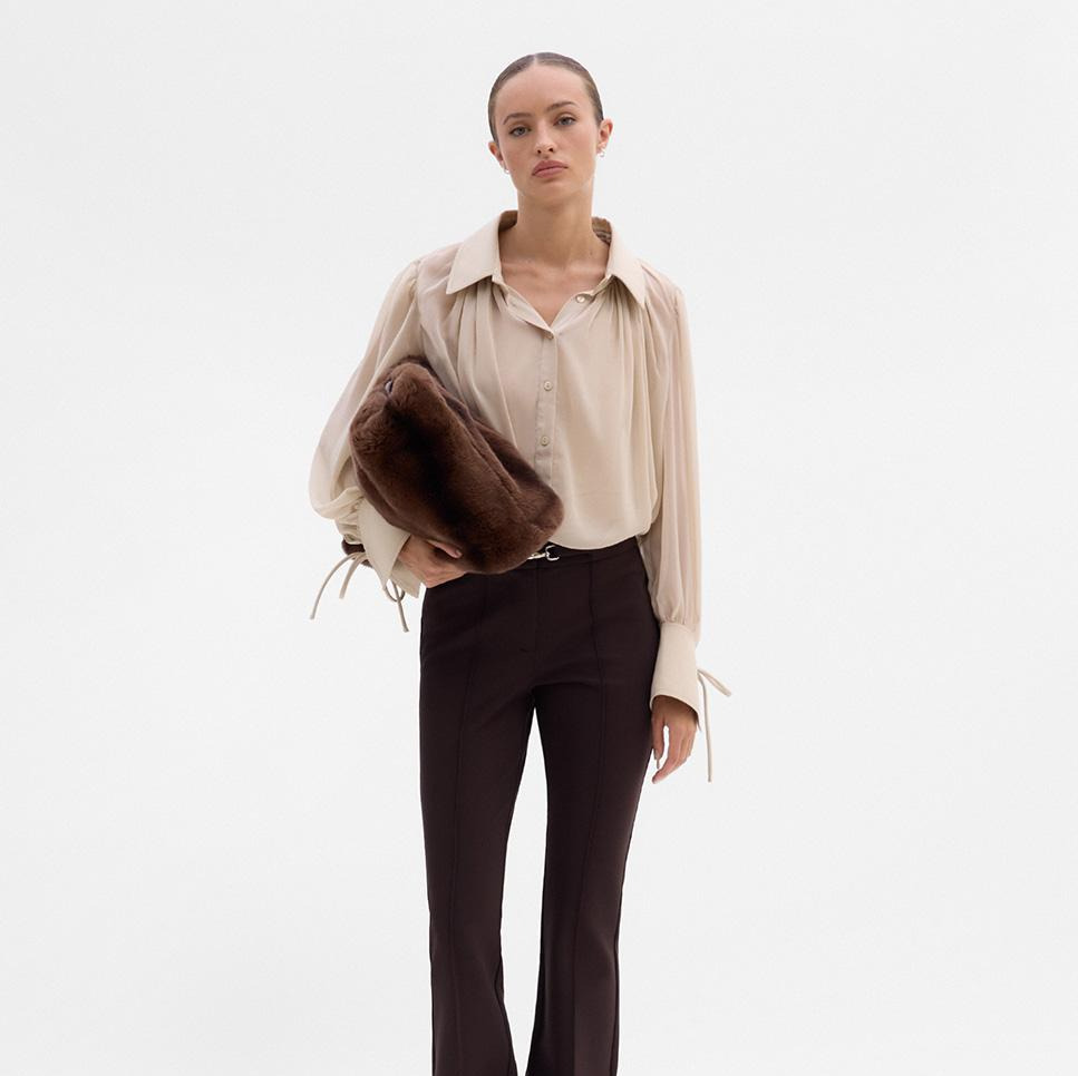 Simorra
Blusa de mujer de gasa con cuello camisero