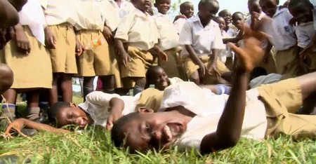 Cómo te afecta que un pueblo de Tanzania sufriese en los años 60 una inexplicable epidemia de risas