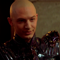 "Era un chico extraño y solitario". Hoy es una gran estrella, pero hace 20 años este fiasco del cine de ciencia ficción pudo ser el final de Tom Hardy en Hollywood