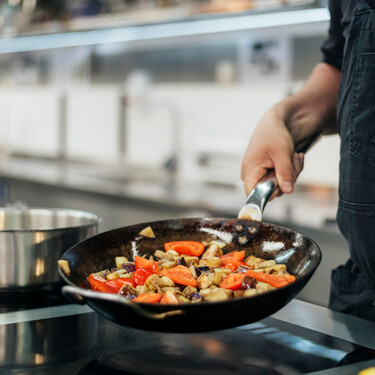 La sartén de hierro preferida de los chefs y que ahora podemos comprar por 15 euros menos