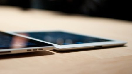 iPad 2, los primeros análisis son muy positivos y destacan la evolución del tablet salvo por sus "decepcionantes cámaras"