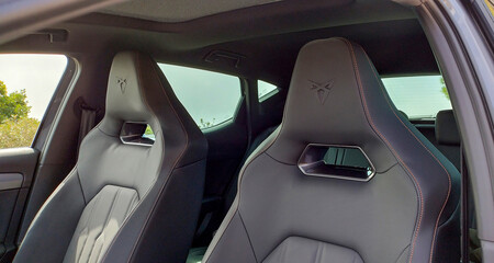 Cupra Leon eTSI 150 CV asientos