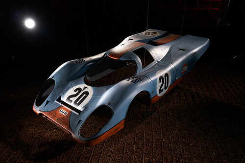 Este no es el Porsche 917K que ganó las 24 Horas de Le Mans en 1970, es una impresionante escultura a escala 1:1 que le rinde homenaje