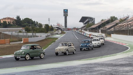 Nació príncipe y murió rey: SEAT celebra el 60 aniversario del Seiscientos con un Récord Guinness en Montmeló