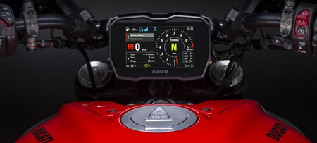 Ducati Diavel V4 2023 013