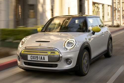 El MINI Cooper SE lleva el concepto de hot-hatch a la era eléctrica