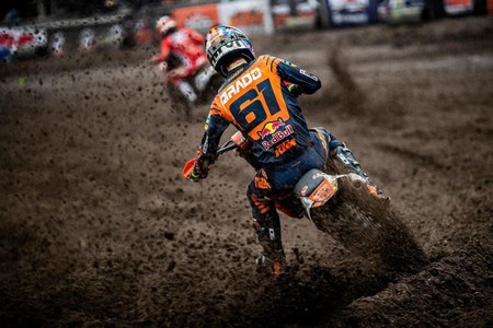 Jorge Prado se ha lesionado la clavícula y pasa por el quirófano a dos meses del regreso de MXGP