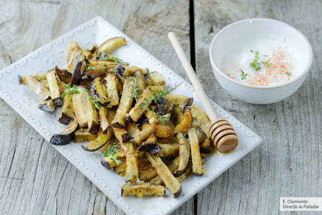 Chips de berenjena con miel y tomillo