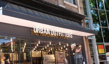 Urban Outfitters reemplazará todas sus cajas registradoras tradicionales por iPads y equipará a sus empleados con un iPod touch
