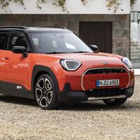 El MINI Aceman cierra el hueco entre el Cooper y el Countryman: un pequeño SUV eléctrico que viste a la moda