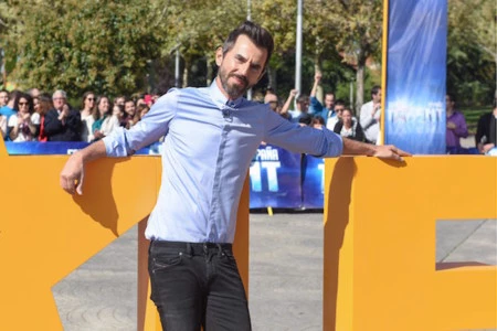 Santi Millán fracasa rotundamente en su arranque como presentador. ¿Pasaba por allí?