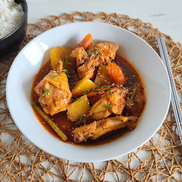 Dakdoritang, receta del exquisito estofado de pollo coreano