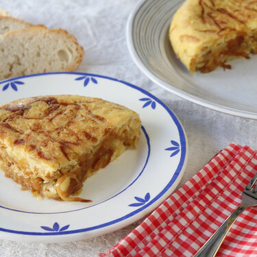 Pedir en el bar un pincho de tortilla a media mañana con un café es tan cotidiano que parece imposible que cambie. Hasta ahora.