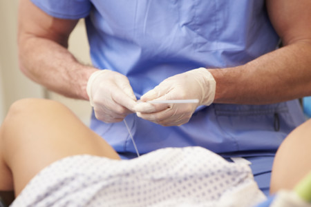 Traficando con la vida: acusan a un ginecólogo de robar óvulos a sus pacientes