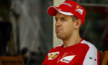 Sebastian Vettel le suelta un “idiota” a Fernando Alonso, durante la sesión de entrenamiento en CDMX