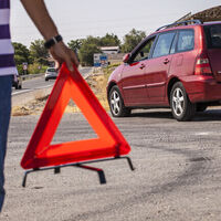Todo lo que debes saber de la nueva la señal V-27 o triángulo virtual, una de las bondades del coche conectado
