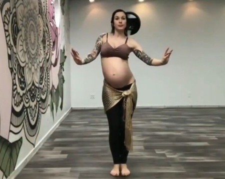 El sensual vídeo de una embarazada de 38 semanas bailando la danza del vientre: una buena preparación para el parto