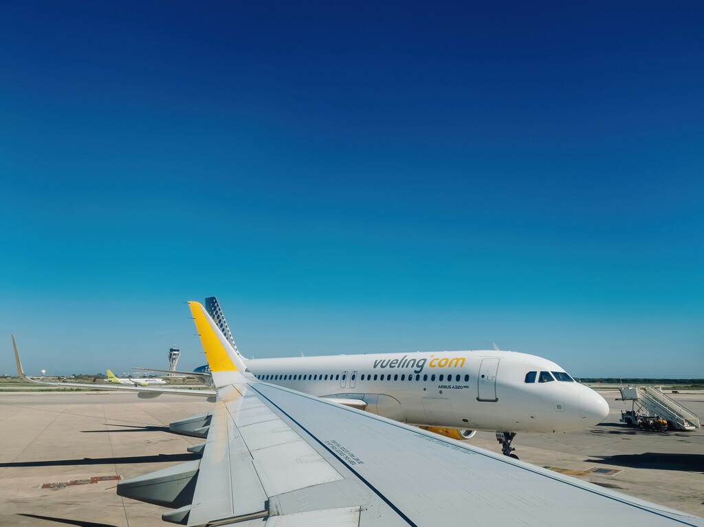 Ryanair decidió recortar asientos en algunos aeropuertos regionales españoles. Vueling se lo agradece