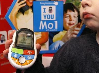 El Ministerio de Sanidad francés pide que se modere en los niños el uso de móviles