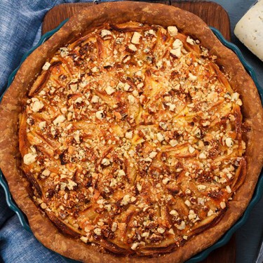 El secreto para una tarta de cajeta y nuez cremosa: sin batidora y con 6 ingredientes