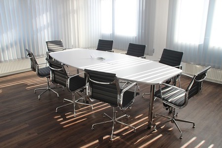 Formas de perder el tiempo en el trabajo: reuniones eternas y pocas conclusiones