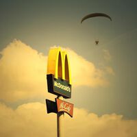La inflación en UK acaba con el último mito de la estabilidad: McDonald's sube sus precios por primera vez en 14 años