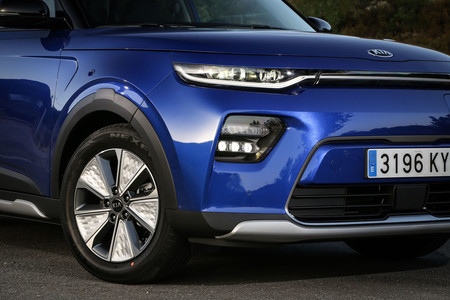 Kia e-Soul 2019 detalle delantero ópticas