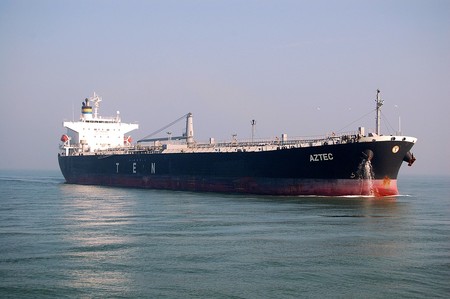 La OPEP+ está almacenando el petróleo en barcos porque ya no sabe dónde guardar los millones de barriles que nadie quiere