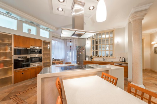 Las cocinas abiertas al salón se llevan mucho, pero pueden ser un horror por los olores o ver la tele. Ten todo esto en cuenta antes 